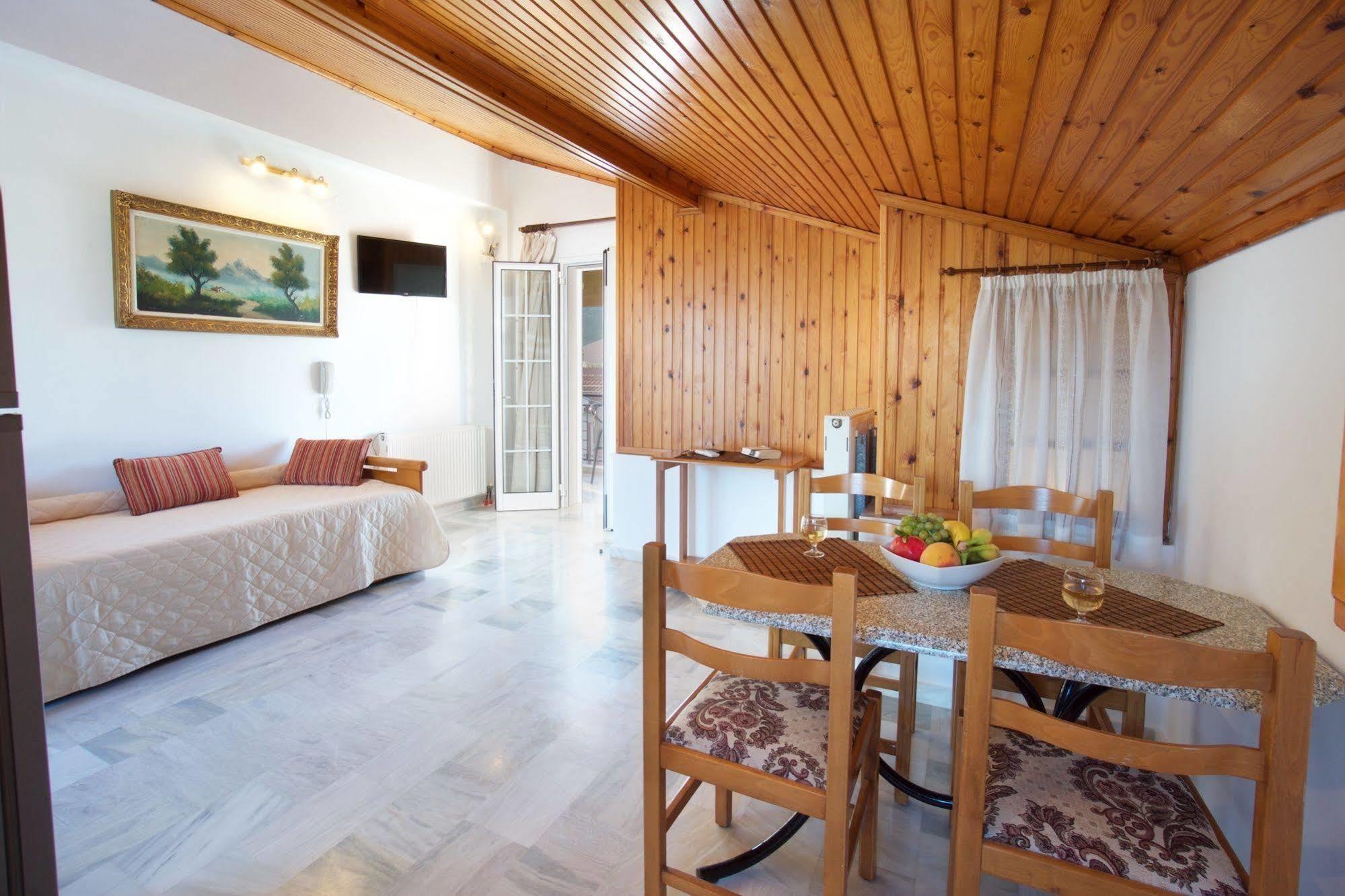 Diamanto Complex Aparthotel Karavomylos Luaran gambar